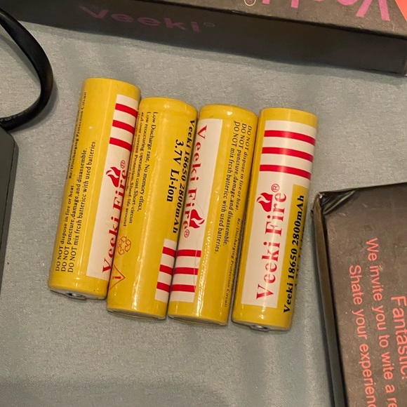 Veeki - Picture 3 of 5